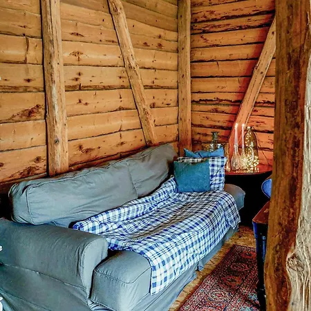 3 Bedroom Nice In Holiday home *